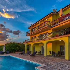 luxury-apartments-kostrena-with-pool-2.primorje-gorskikotar.com/