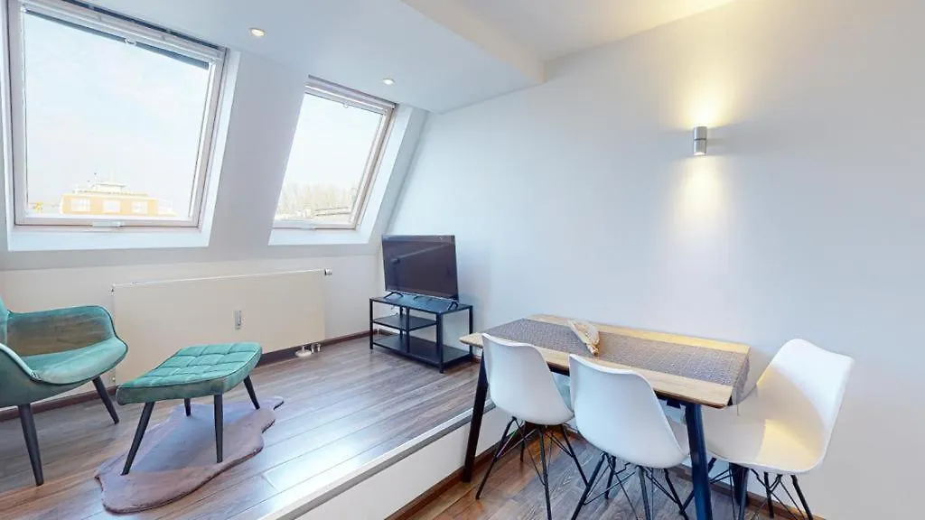Spacious 4 Bedroom Apartment Near City Center München