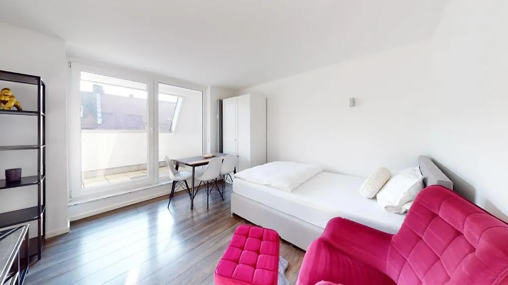 Spacious 4 Bedroom Apartment Near City Center München