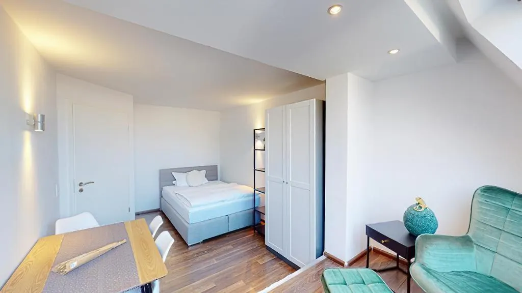 Spacious 4 Bedroom Apartment Near City Center München