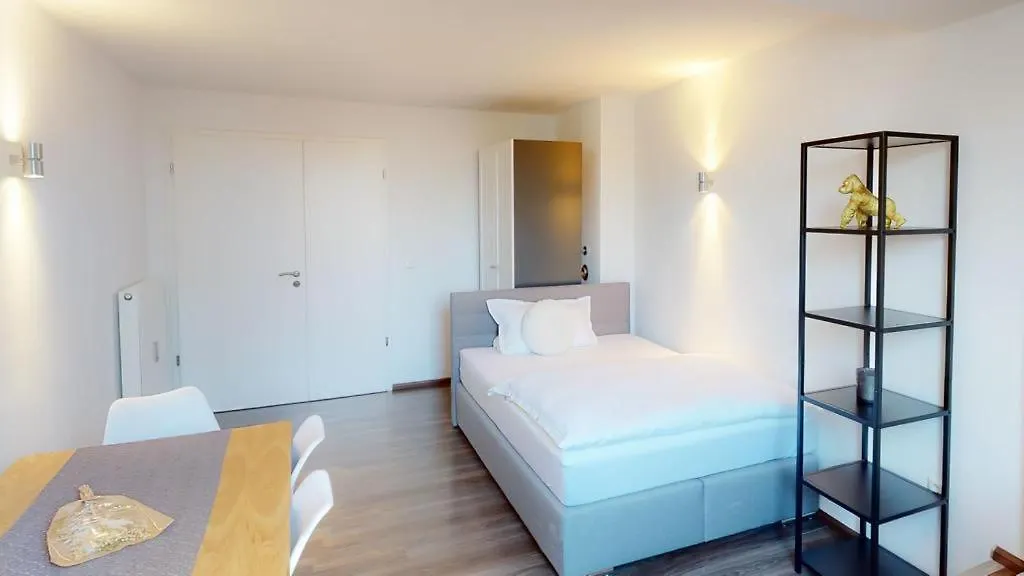 Spacious 4 Bedroom Apartment Near City Center München Deutschland