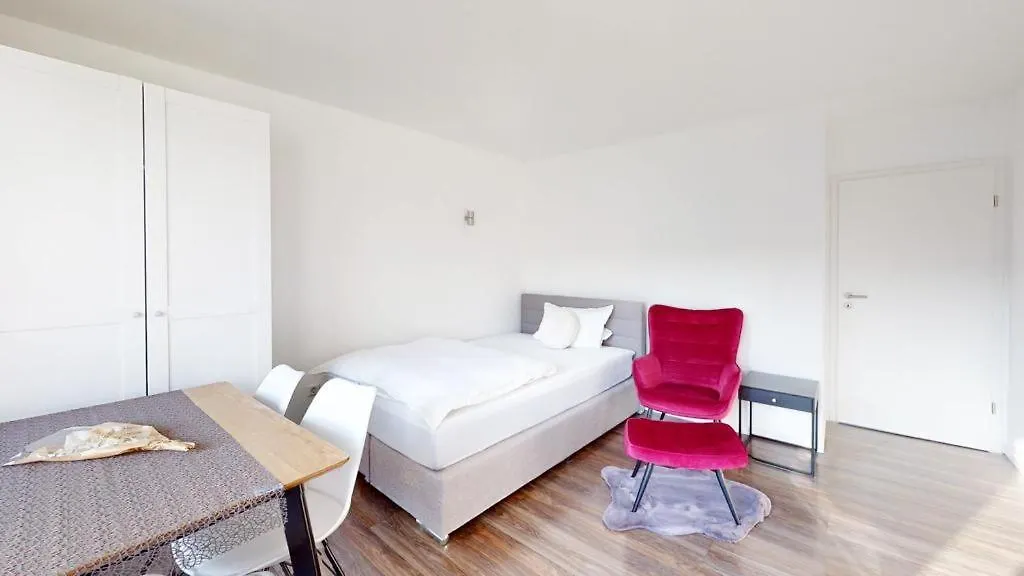 Spacious 4 Bedroom Apartment Near City Center München Deutschland