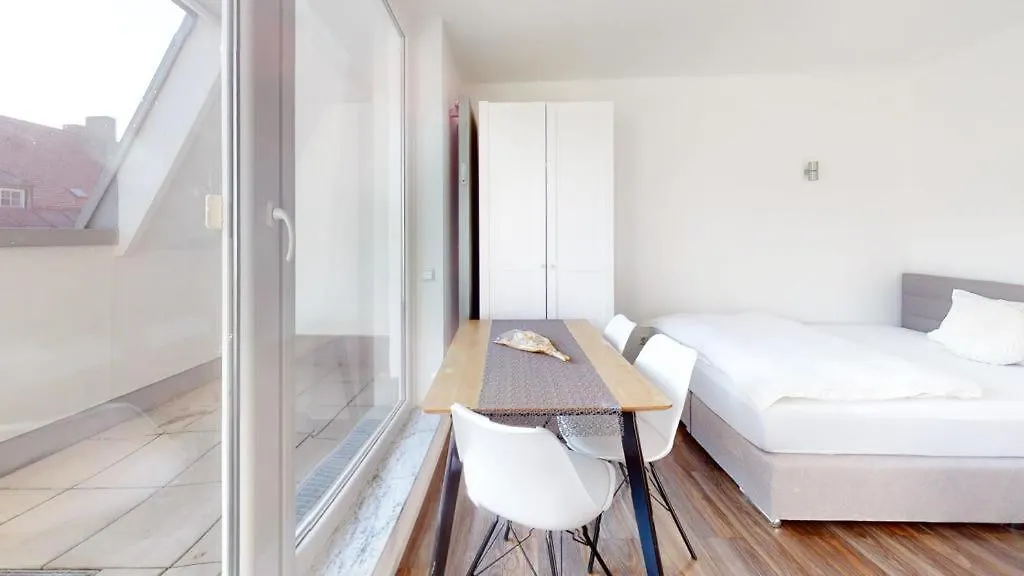 Spacious 4 Bedroom Apartment Near City Center München