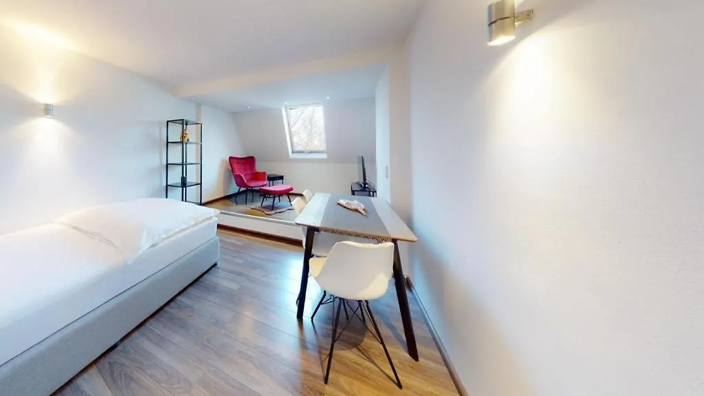 Spacious 4 Bedroom Apartment Near City Center München