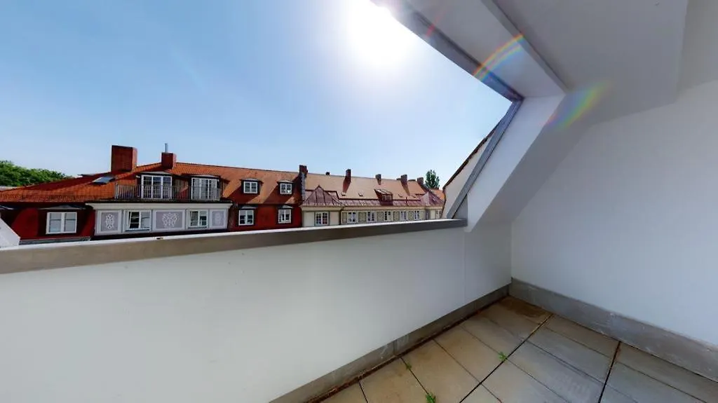 Spacious 4 Bedroom Apartment Near City Center München