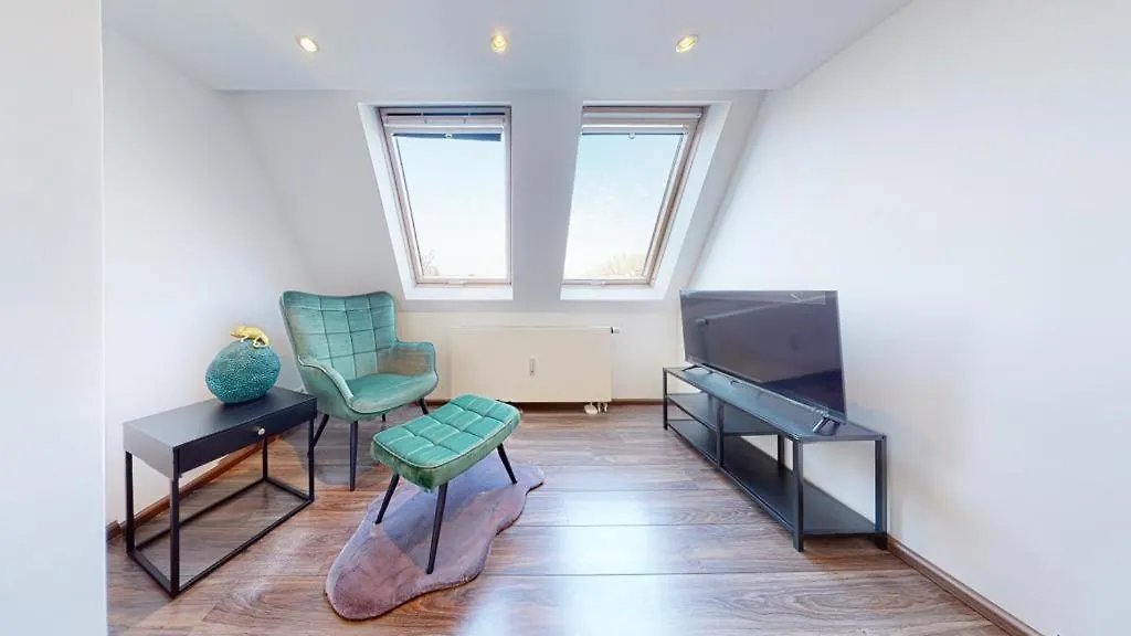 Spacious 4 Bedroom Apartment Near City Center München