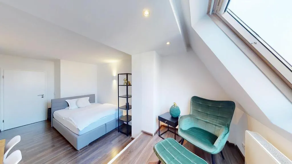 Spacious 4 Bedroom Apartment Near City Center München