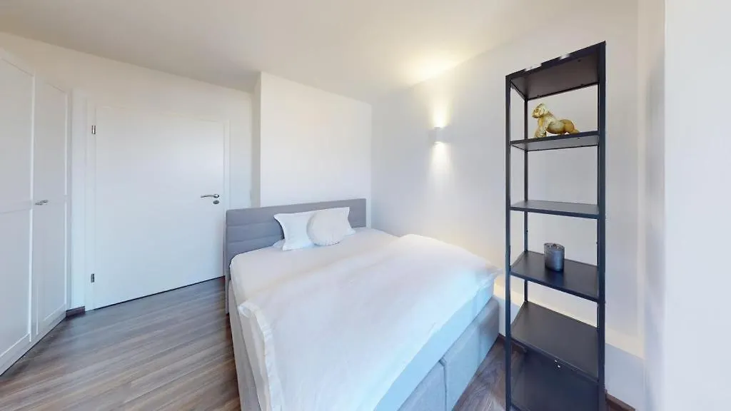 Spacious 4 Bedroom Apartment Near City Center München Deutschland