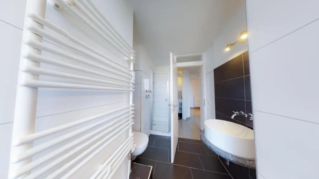 Spacious 4 Bedroom Apartment Near City Center München